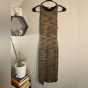 Elegant tight fitting dress by EOOTE
